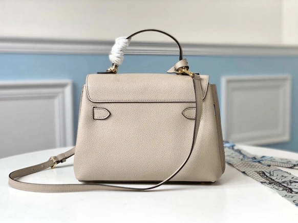 BB LOUIS MM EVER LOCKME VUITTON 0821